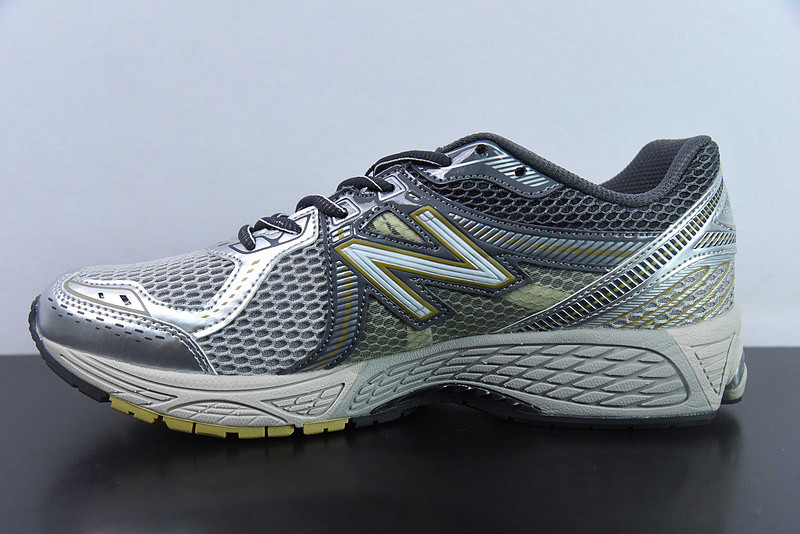 NEW BALANCE SNEAKER
