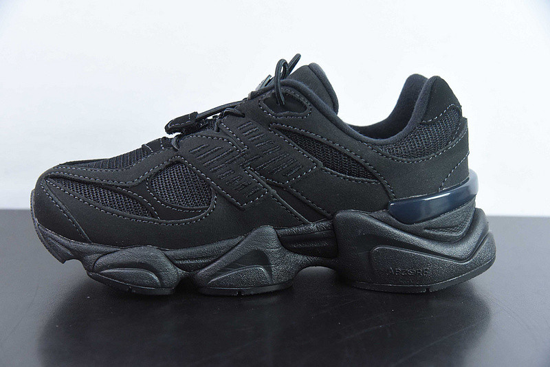 NEW BALANCE SNEAKER