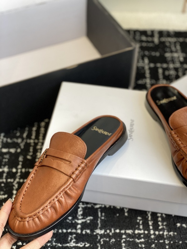 SAINT LAURENT Sneaker