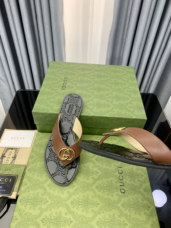 g*u*i sandals