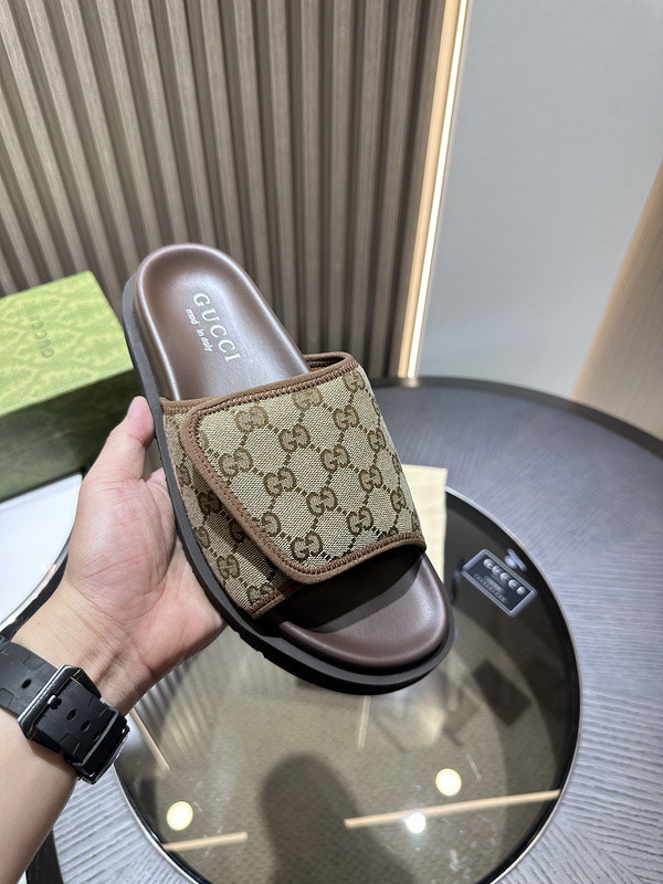 g*u*i sandals