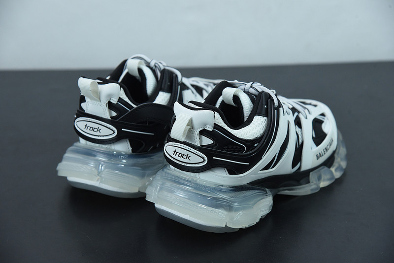 bc track sneaker