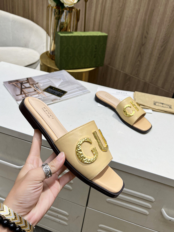 g*u*i sandals