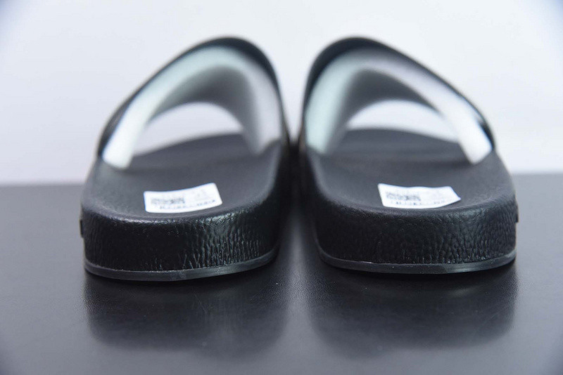 g*u*i sandals