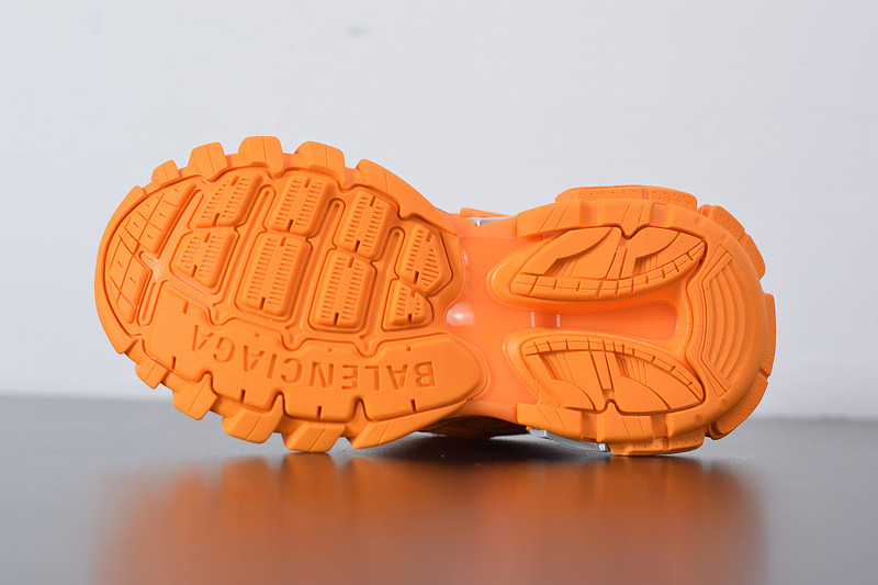 bc track sneaker