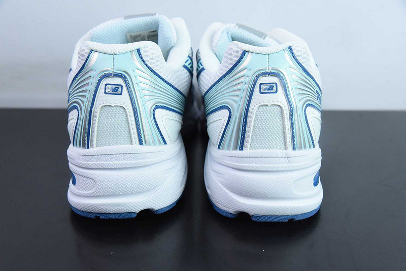 NEW BALANCE SNEAKER