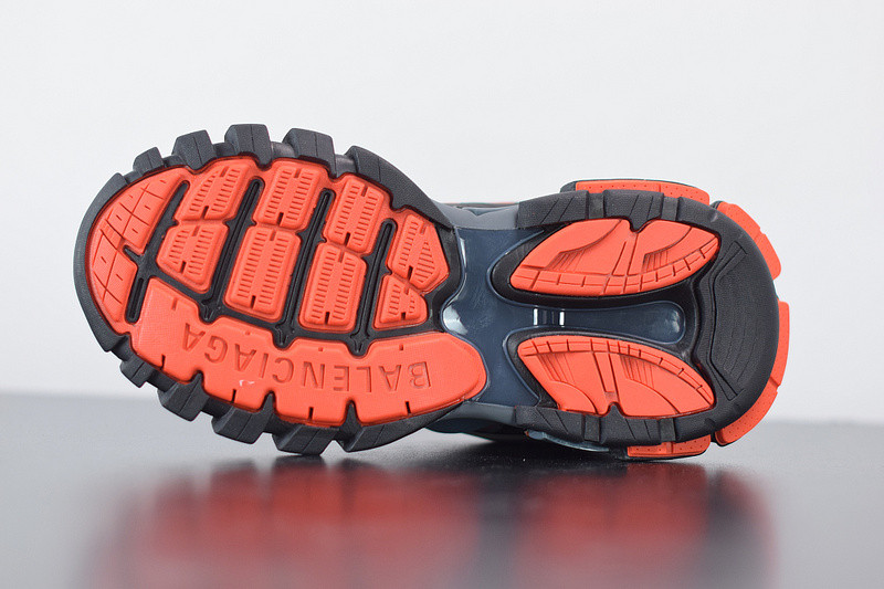 bc track sneaker
