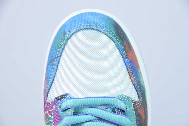 futura laboratories x nike dunk low sb 