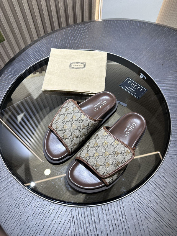 g*u*i sandals