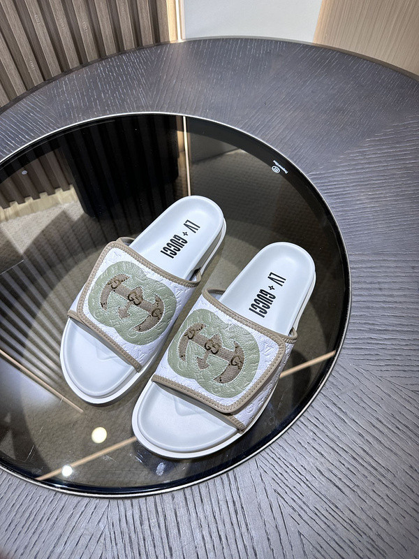 g*u*i sandals