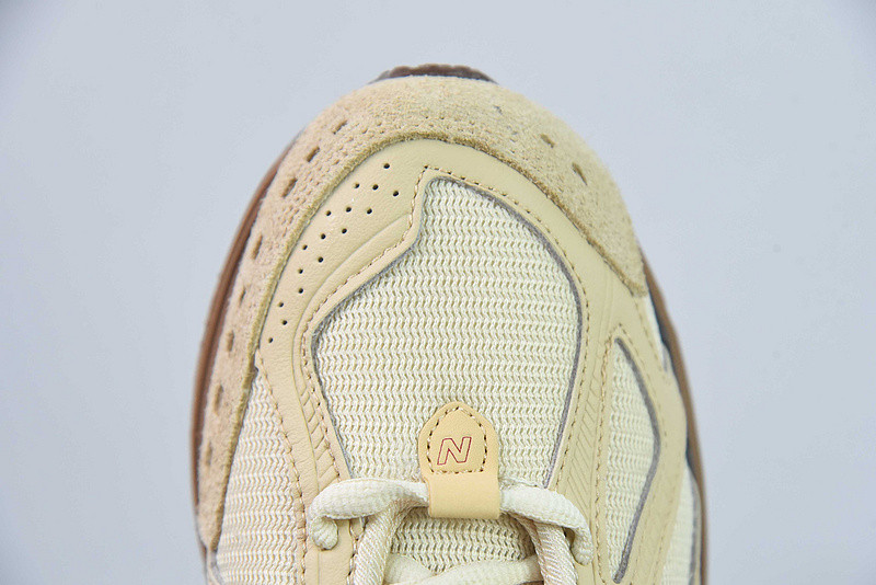 NEW BALANCE SNEAKER
