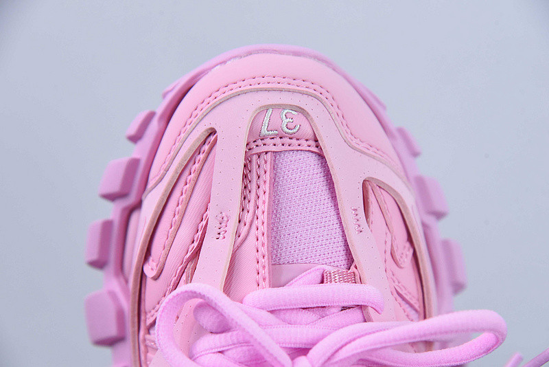 bc track sneaker