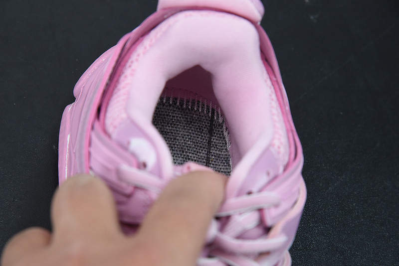 bc track sneaker
