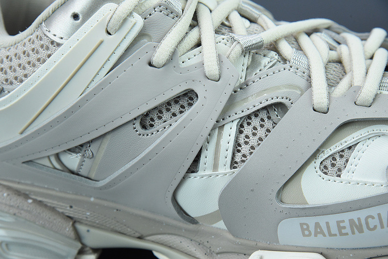 bc track sneaker