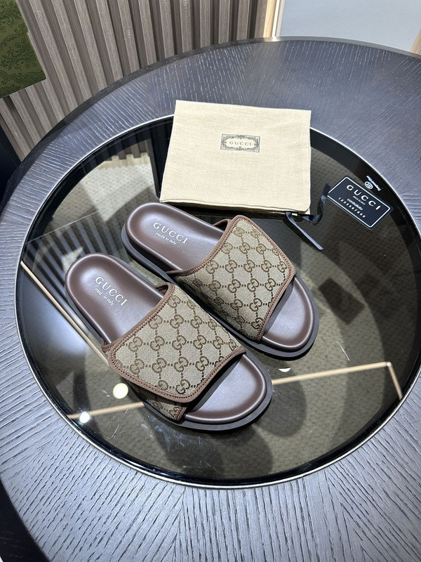 g*u*i sandals