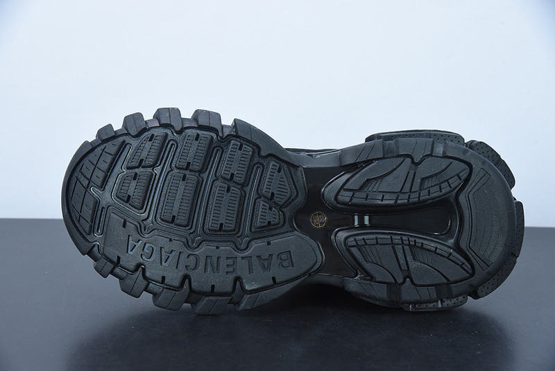 bc track sneaker
