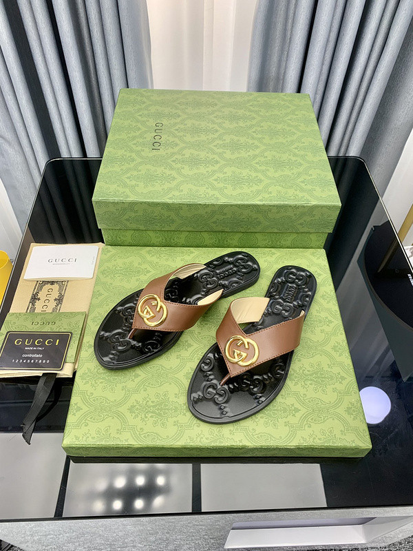 g*u*i sandals