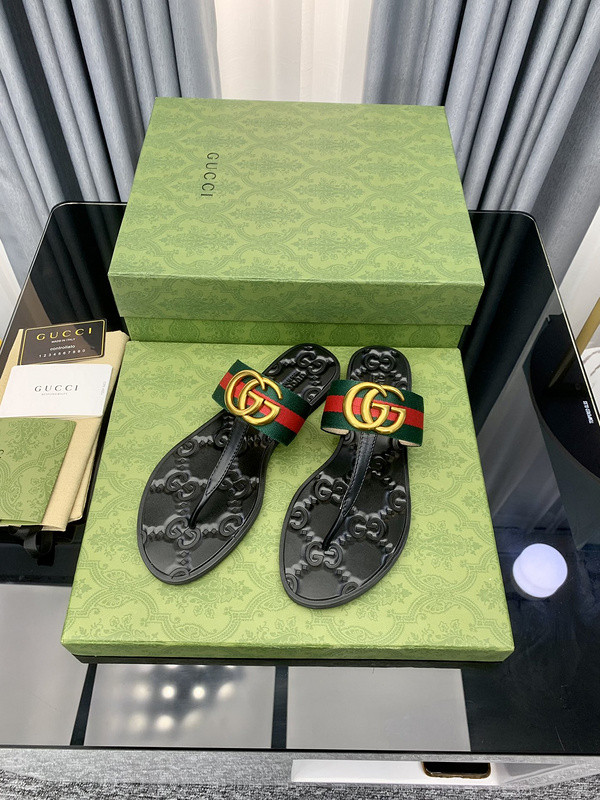 g*u*i sandals