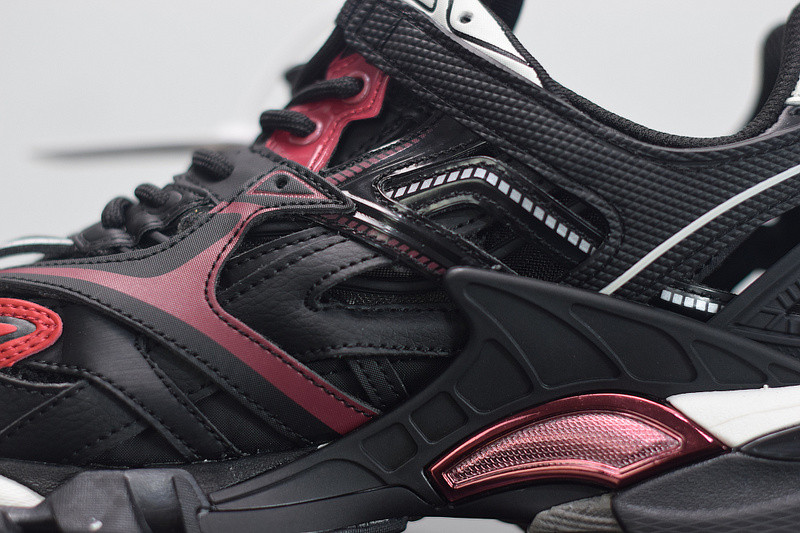 bc track sneaker