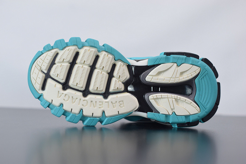bc track sneaker