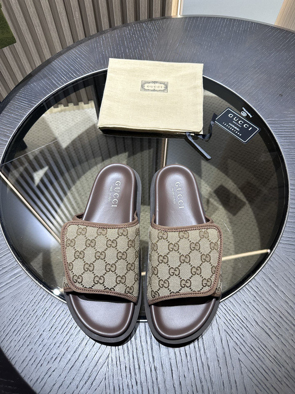 g*u*i sandals