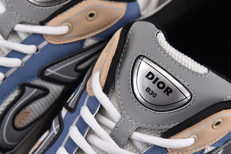 dio* sneaker