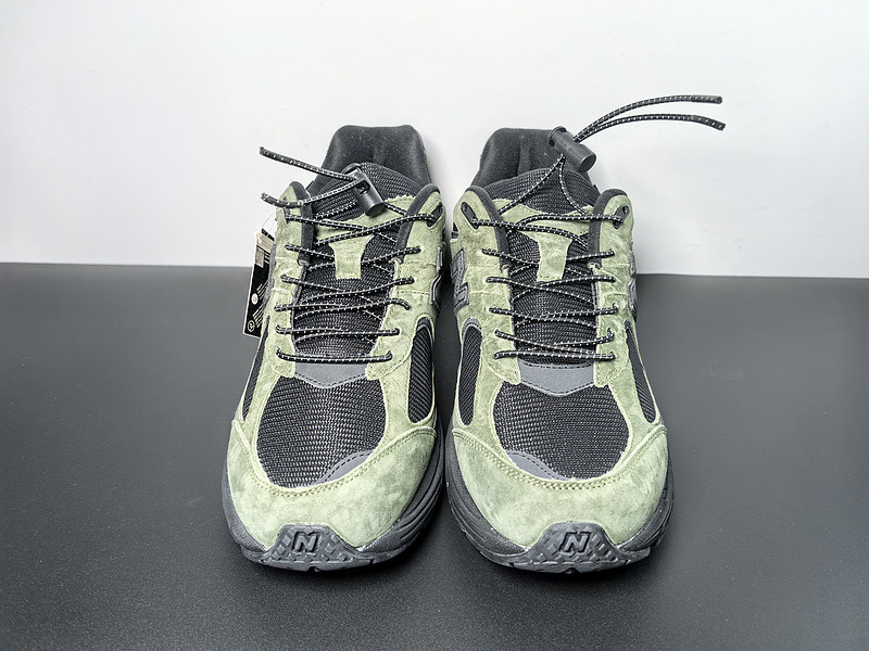 NEW BALANCE SNEAKER
