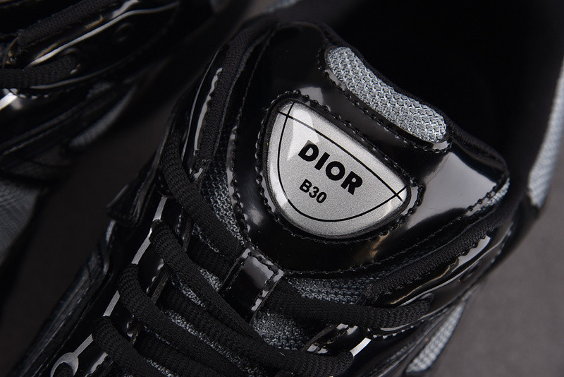 DIO* SNEAKER