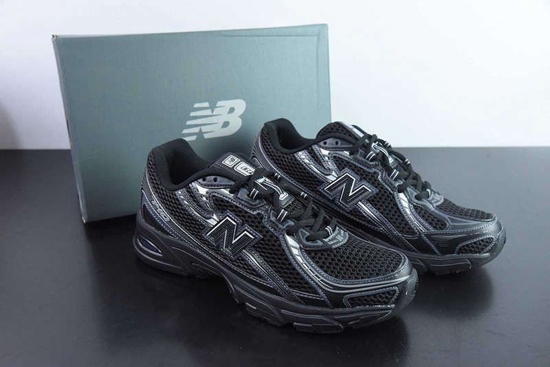 NEW BALANCE SNEAKER