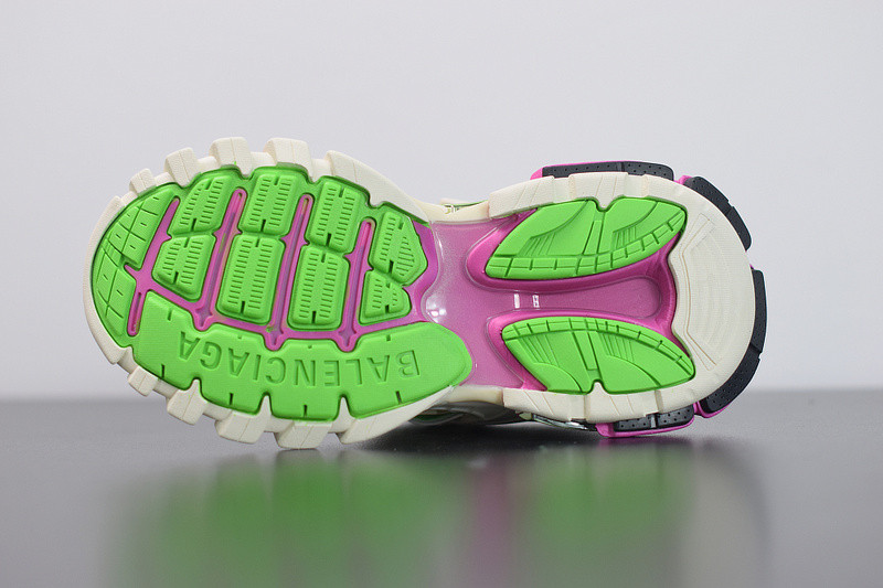 bc track sneaker