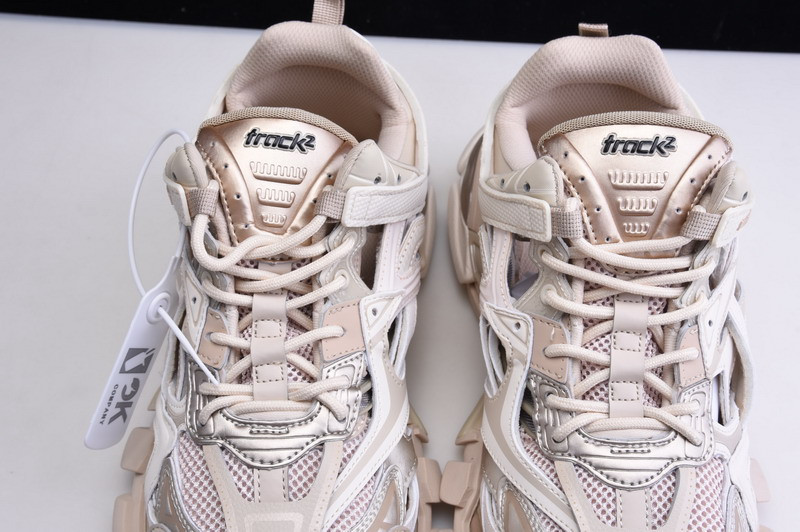 bc track sneaker