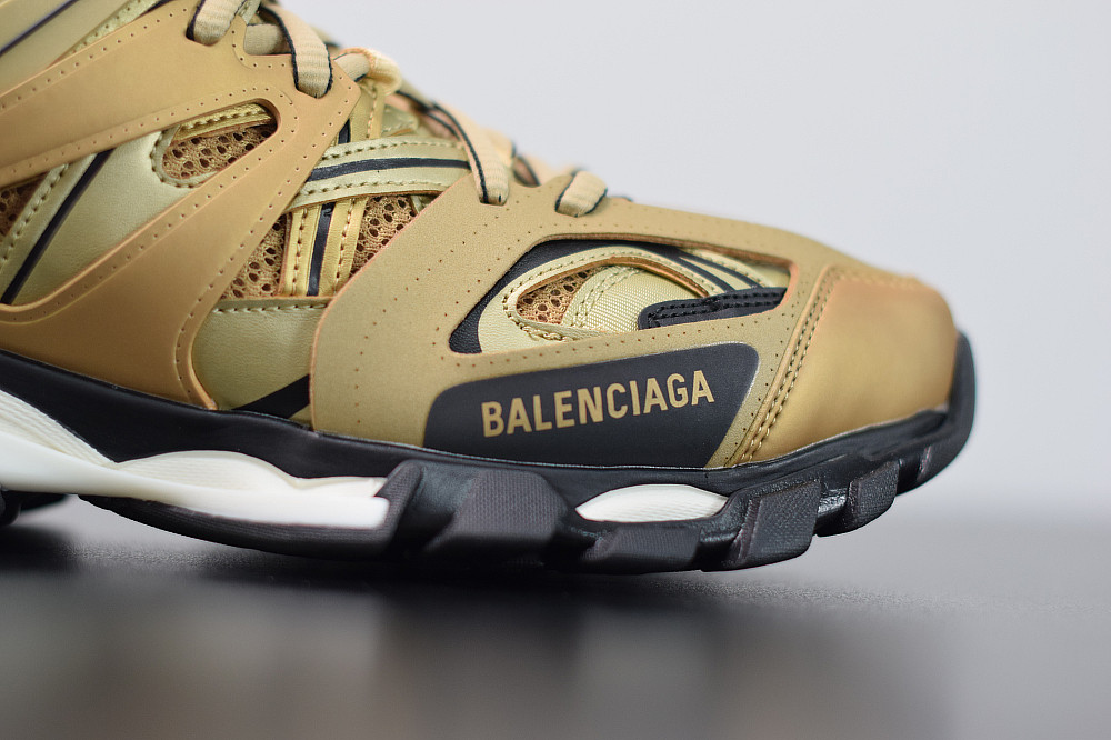 bc track sneaker