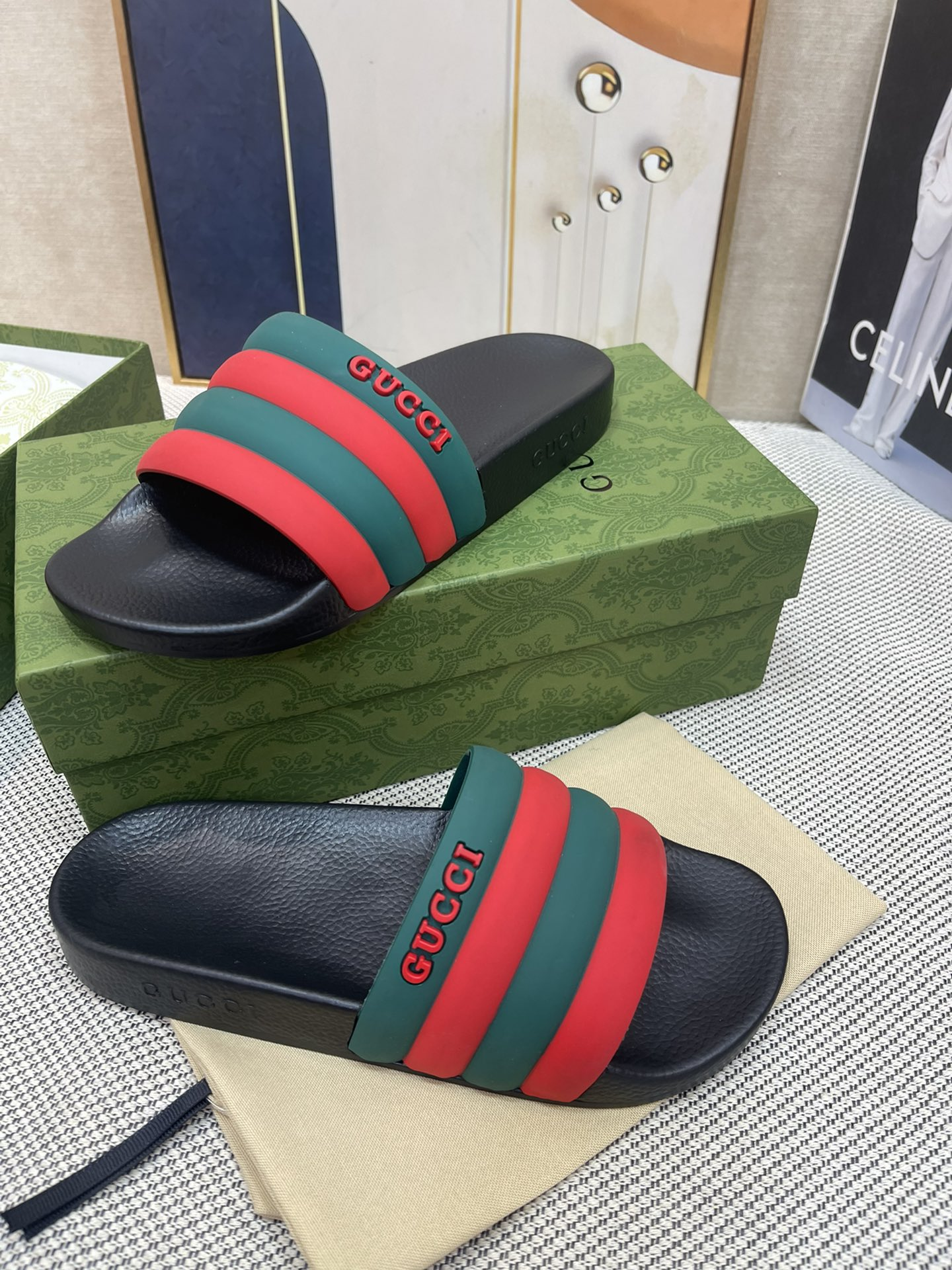 G*u*i sandals