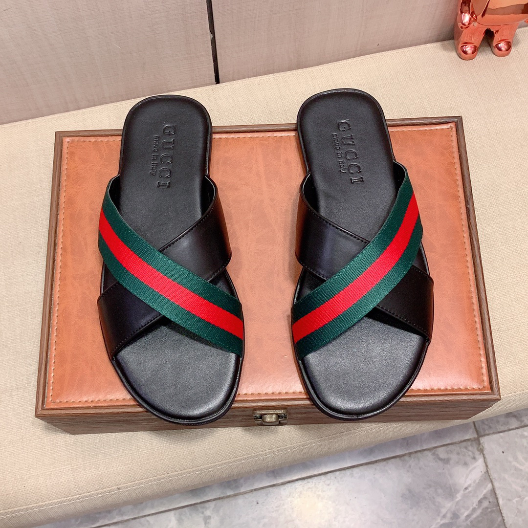 g*u*i sandals