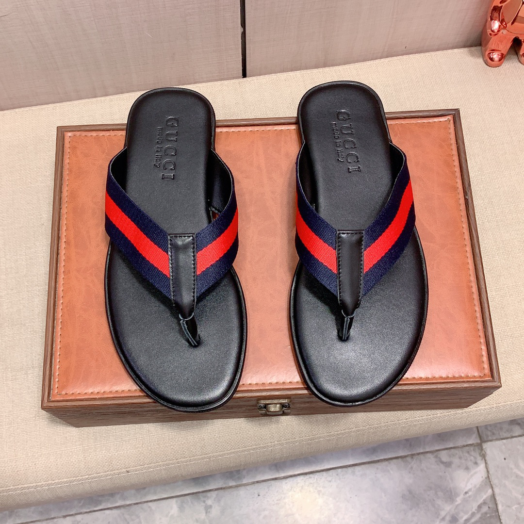 G*u*i sandals